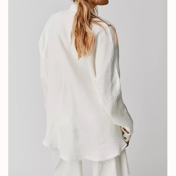 We The Free Summer Daydream Buttondown - Picture 2 of 5